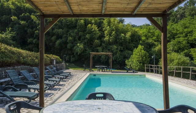 Wonderful private villa for 16 people with WIFI, private pool and TV