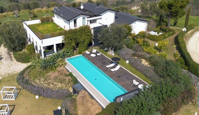Wonderful private villa for 10 people with private pool, WIFI, A/C, TV, terrace and pets allowed