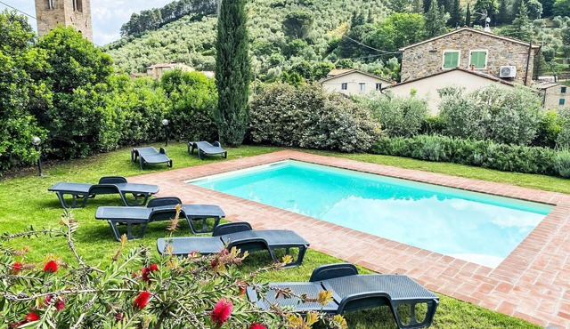 Wonderful private villa for 10 people with private pool, WIFI, TV, balcony and pets allowed