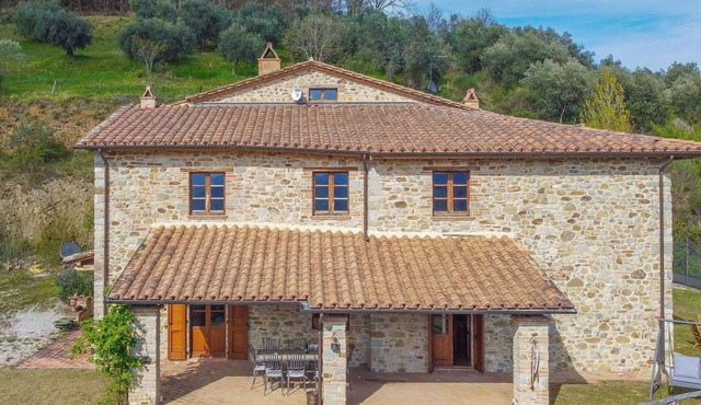 Wonderful private villa for 9 guests with WIFI, TV, balcony and pets allowed