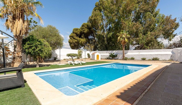 Wonderful private villa for 12 people with private pool, WIFI, TV and patio