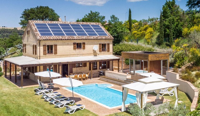 Wonderful villa with private pool and Jacuzzi, just 20 minutes from the beach of Porto San Giorgio