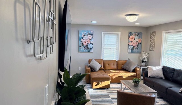 Your Cozy Home Away From Home king bed, parking